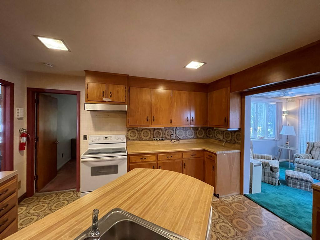 11 Blair Road Plattsburgh, NY 12901 - Photo 4 of 33 Gallery Image 4