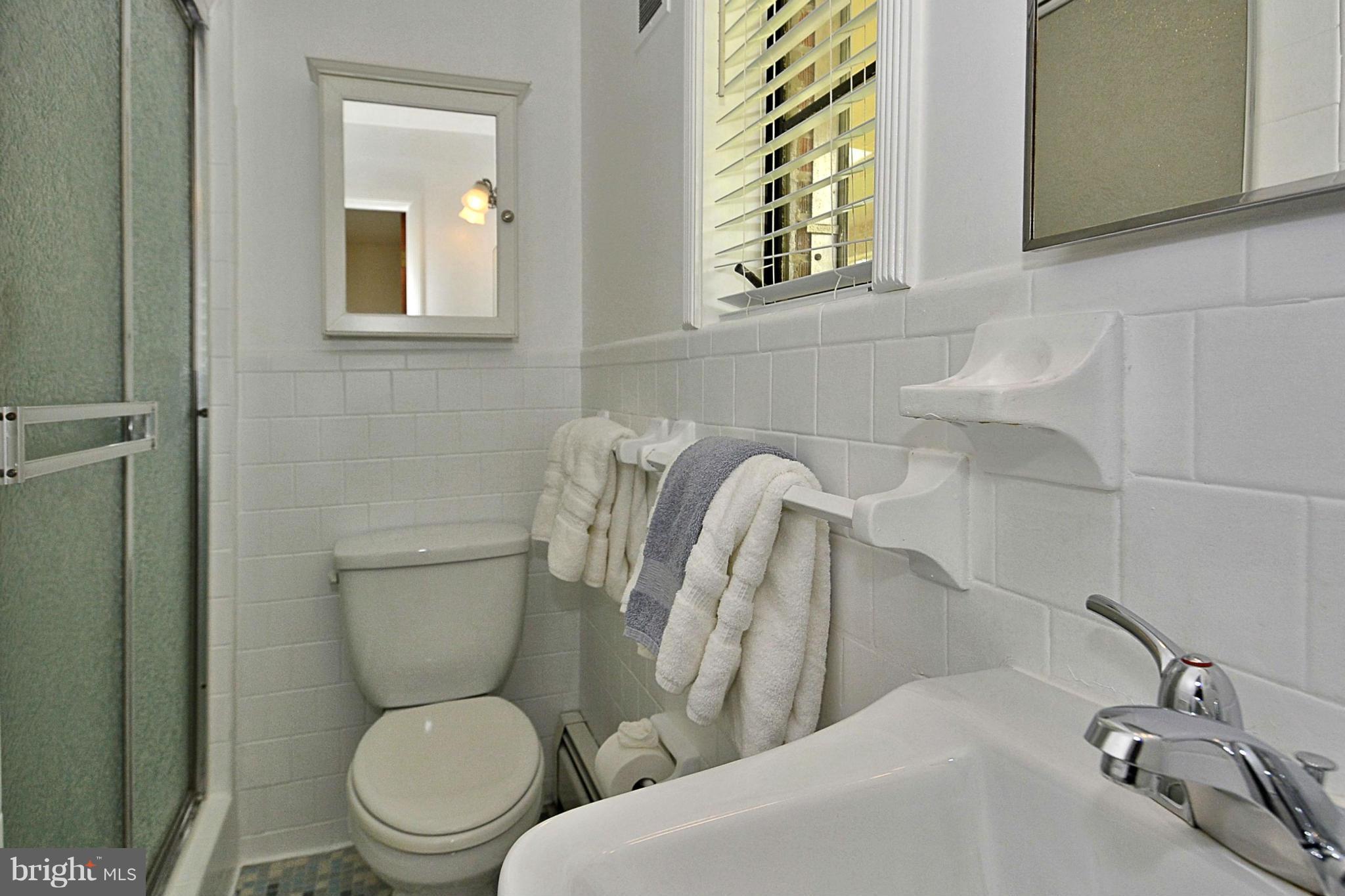3307 Edgewood Road Kensington, MD 20895 - Photo 12 of 30 Bath (Master)