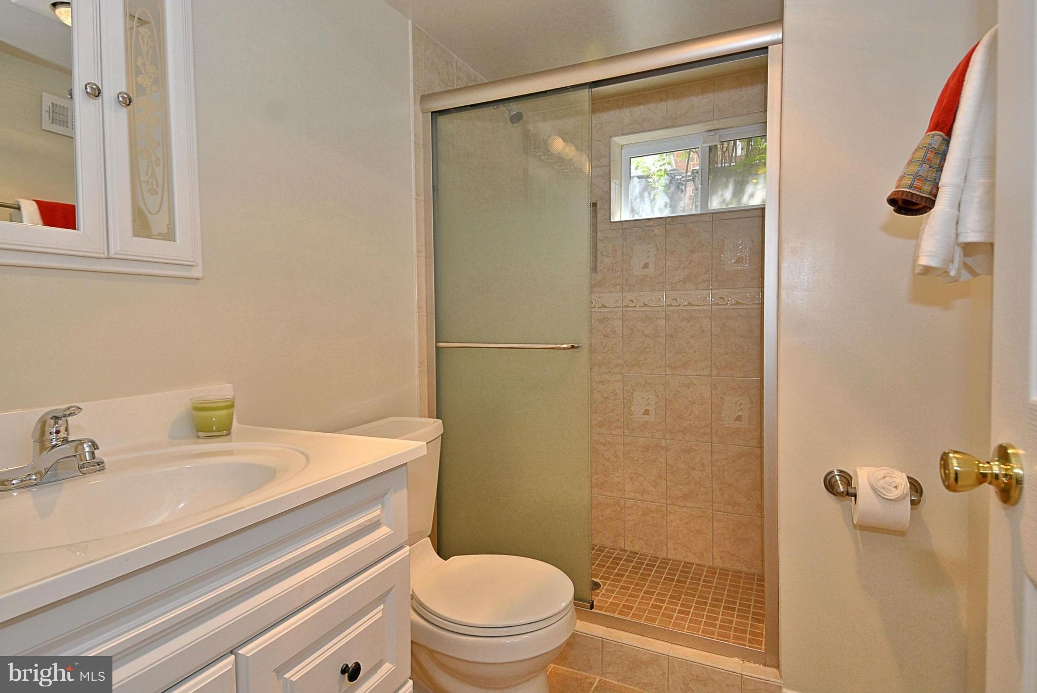 3307 Edgewood Road Kensington, MD 20895 - Photo 19 of 30 Bath