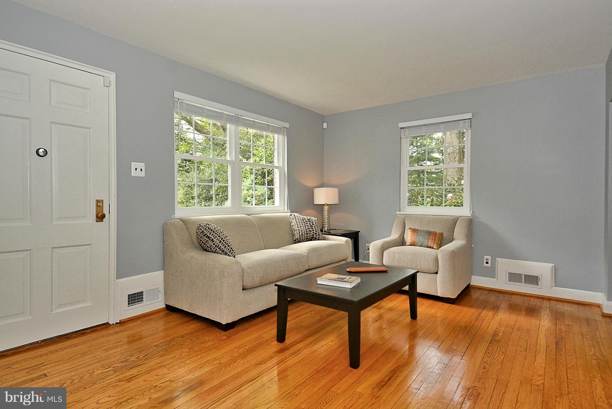 3307 Edgewood Road Kensington, MD 20895 - Photo 3 of 30 Living Room