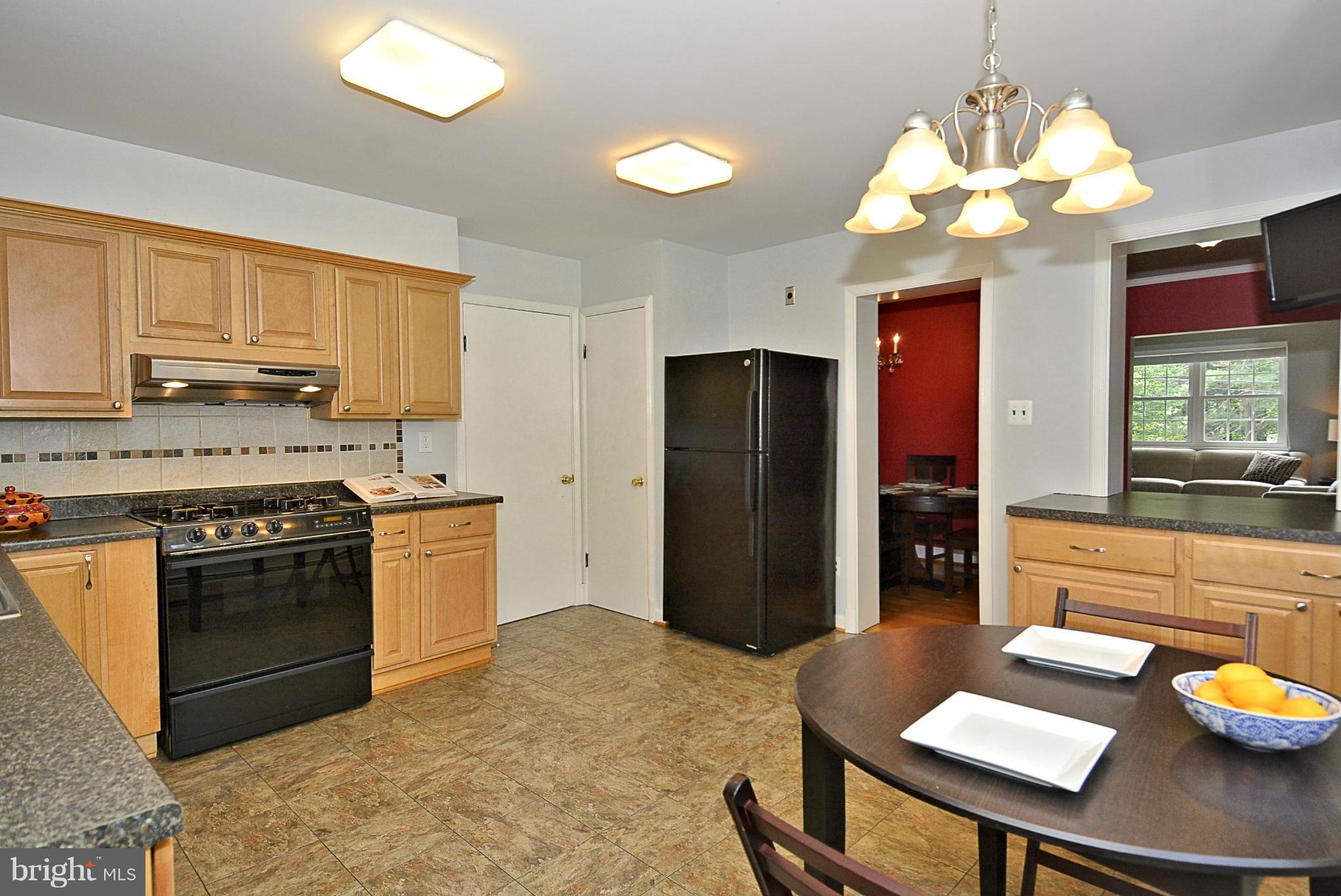 3307 Edgewood Road Kensington, MD 20895 - Photo 9 of 30 Kitchen
