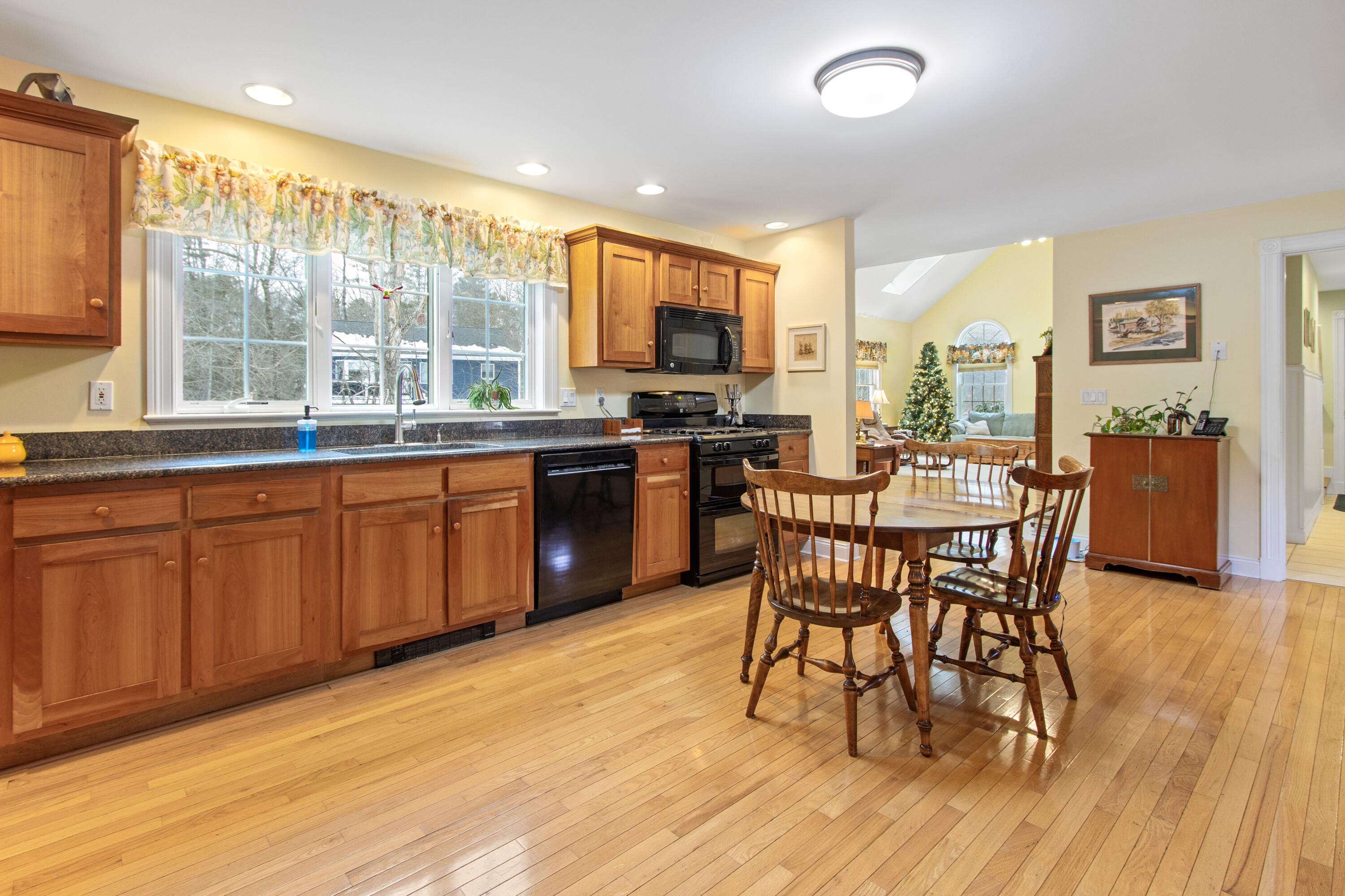 51 Old Field Road Yarmouth, ME 04096 - Photo 11 of 57 20251217DM-71020