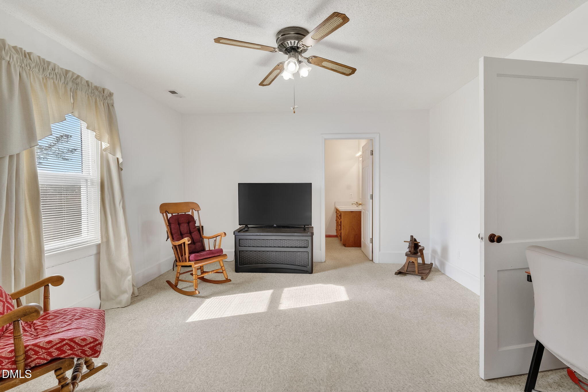 3084 Tarheel Road Benson, NC 27504 - Photo 12 of 37 a living room with furniture and a flat screen tv