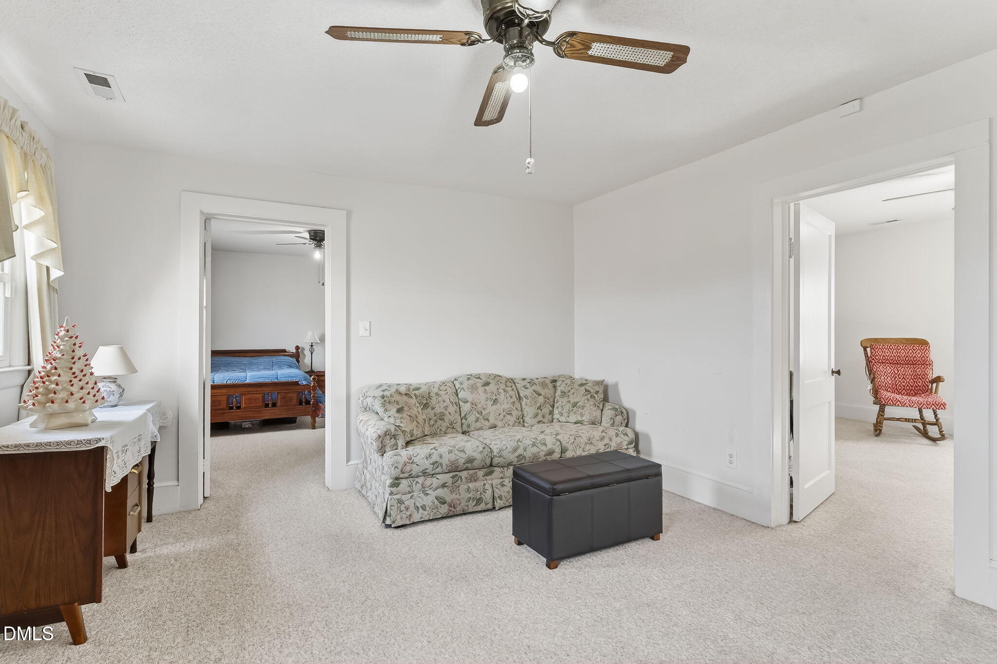3084 Tarheel Road Benson, NC 27504 - Photo 18 of 37 a living room with furniture and a table