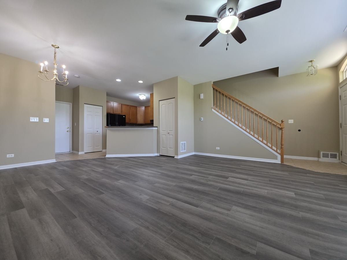 207 Springbrook Trail South Oswego, IL 60543 - Photo 3 of 15