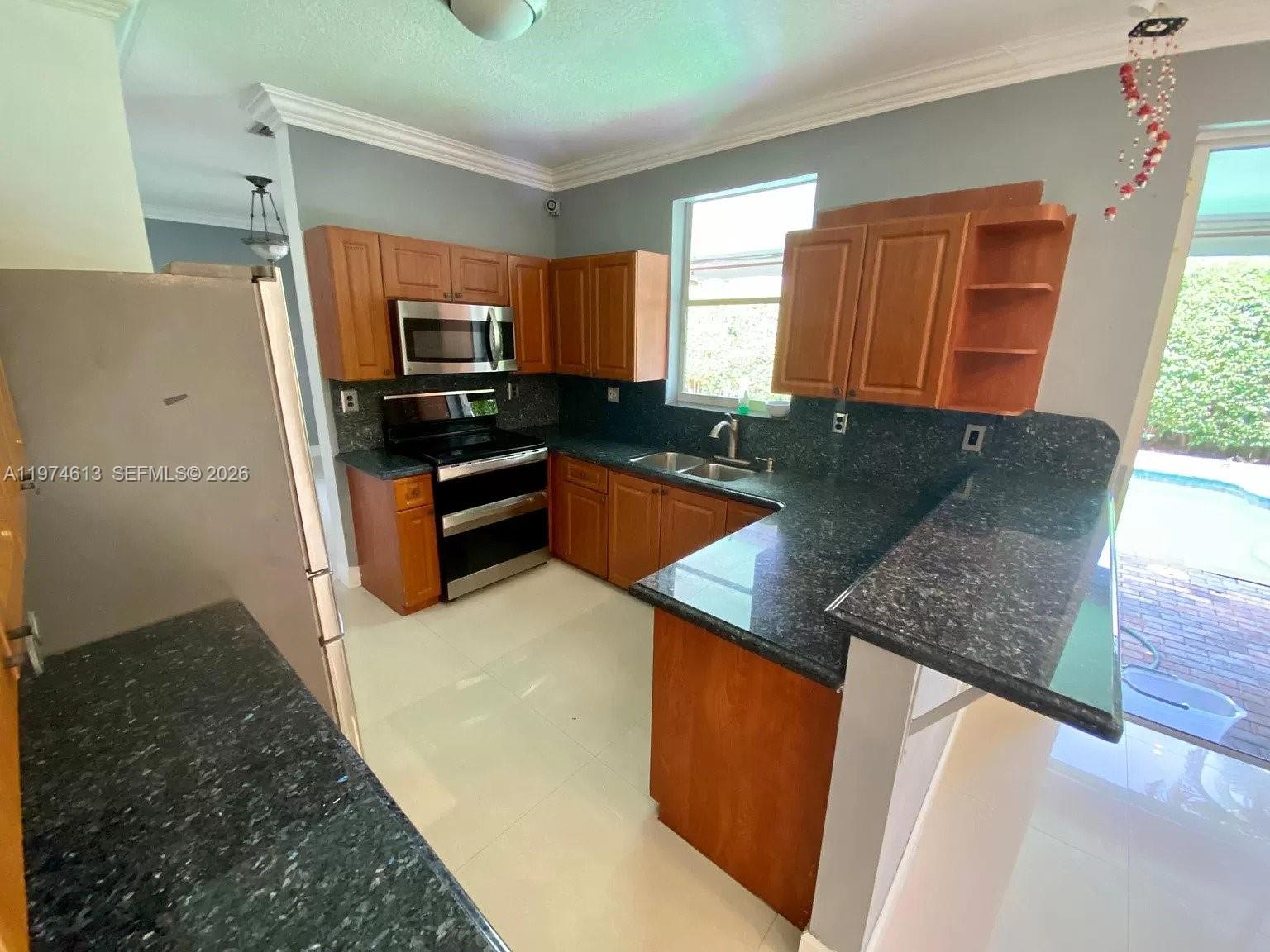 13851 Southwest 38th Lane Miami, FL 33175 - Photo 6 of 15