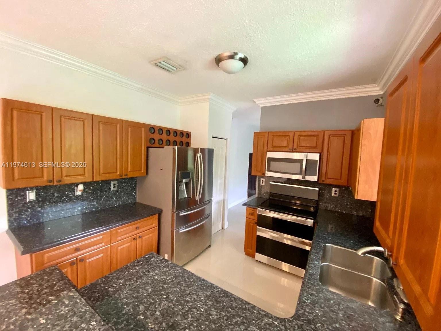 13851 Southwest 38th Lane Miami, FL 33175 - Photo 7 of 15