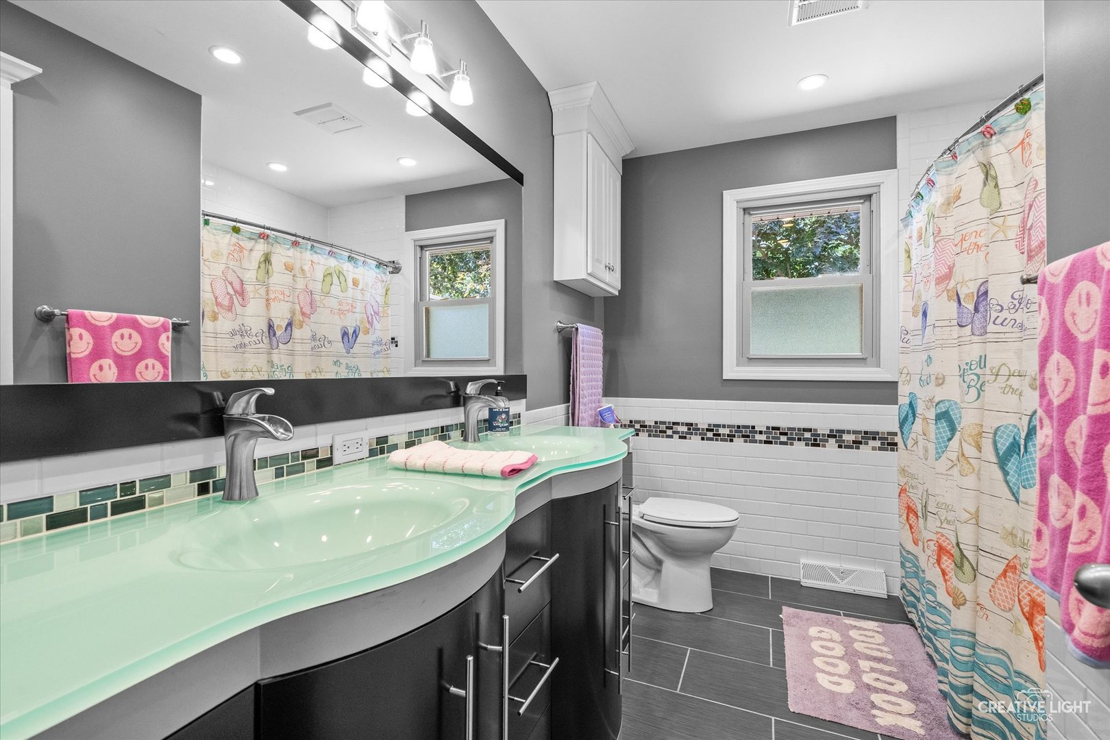 92 Neil Road Sugar Grove, IL 60554 - Photo 14 of 34 a bathroom with a sink a toilet and a bathtub