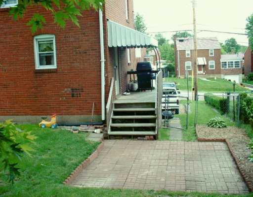 1040 McCoy Road McKees Rocks, PA 15136 - Photo 3 of 6