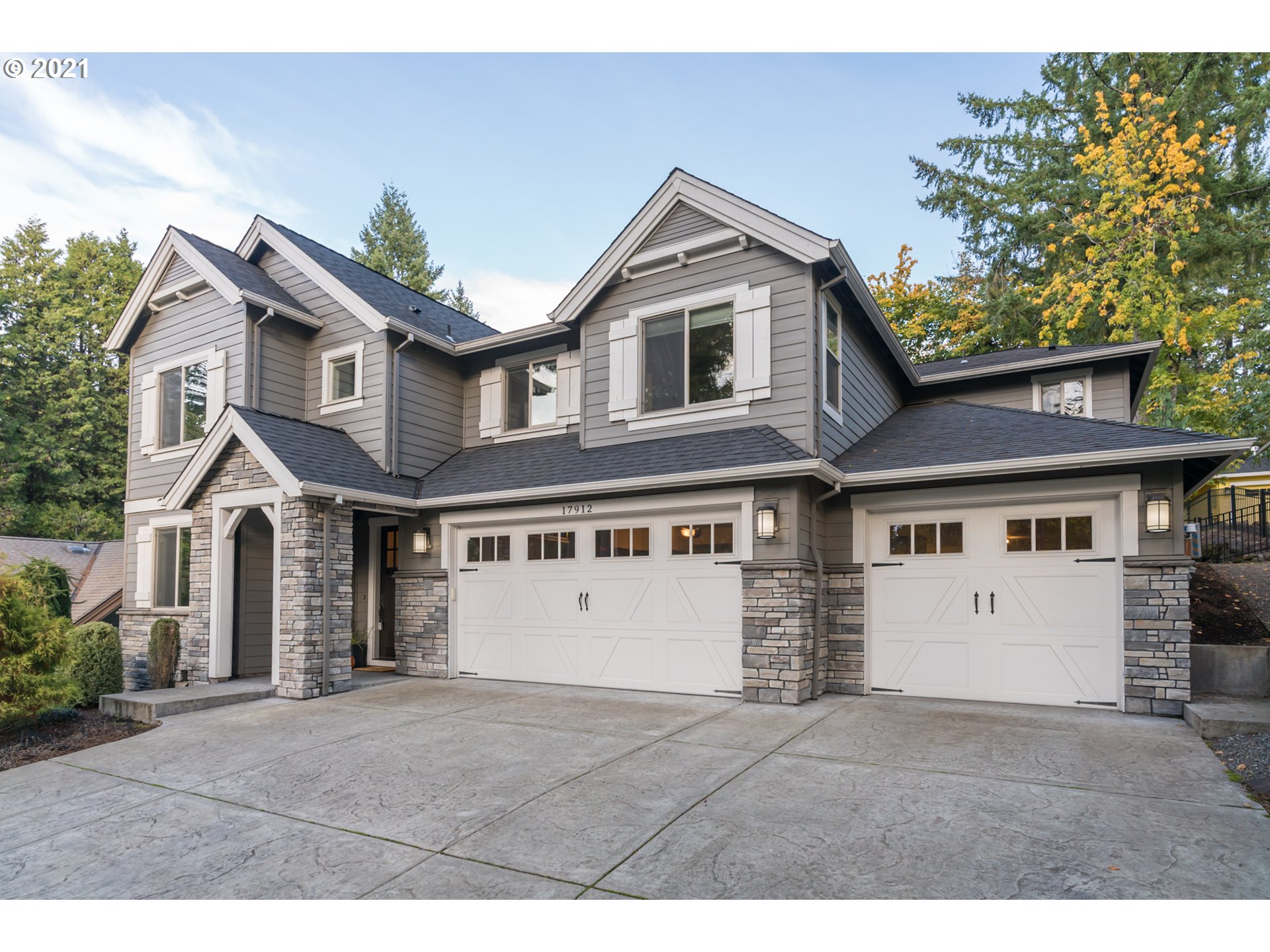 17912 Kelok Road Lake Oswego, OR 97034 - Photo 2 of 32 Gallery Image 2