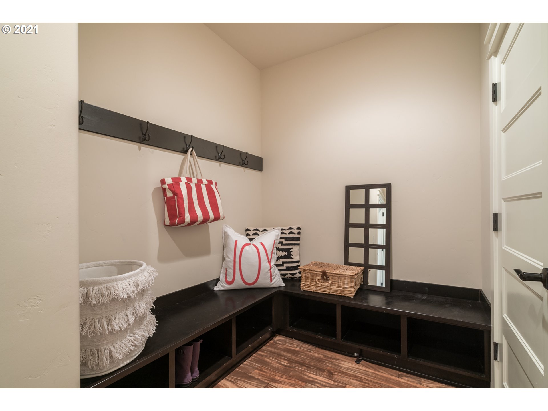 17912 Kelok Road Lake Oswego, OR 97034 - Photo 14 of 32 Gallery Image 14