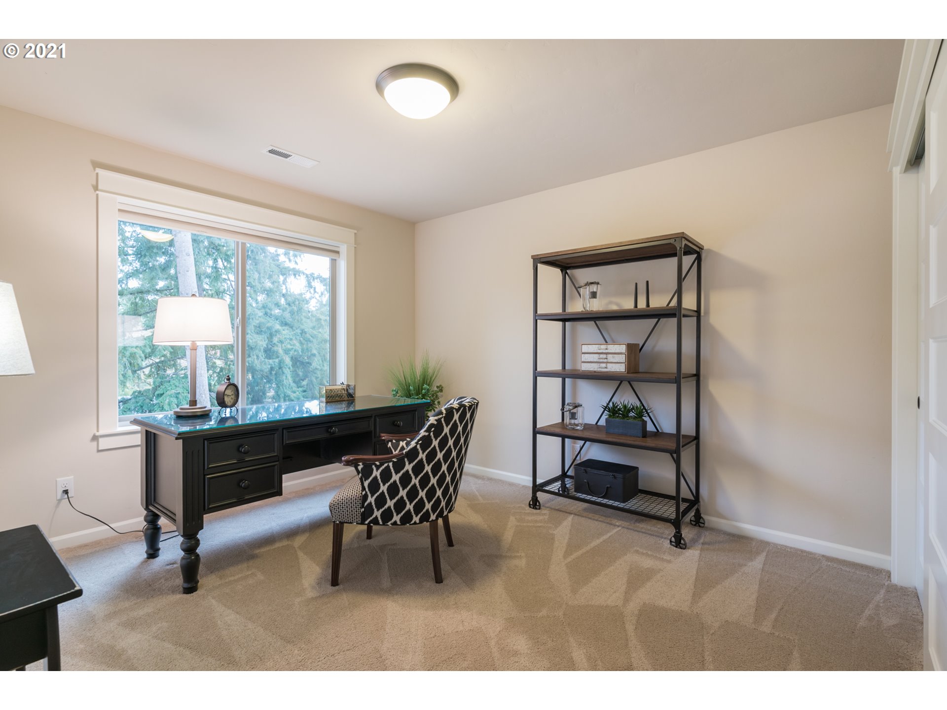 17912 Kelok Road Lake Oswego, OR 97034 - Photo 25 of 32 Gallery Image 25