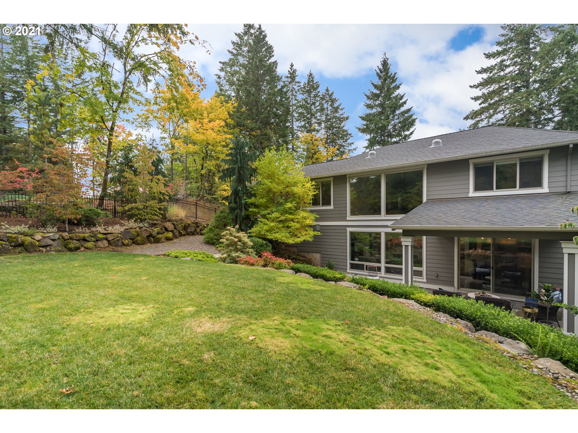 17912 Kelok Road Lake Oswego, OR 97034 - Photo 29 of 32 Gallery Image 29