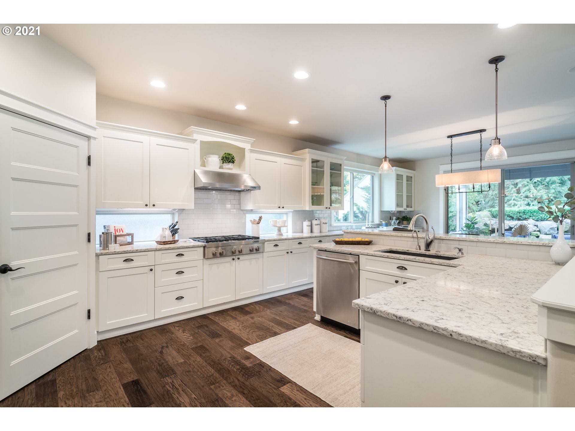 17912 Kelok Road Lake Oswego, OR 97034 - Photo 7 of 32 Gallery Image 7
