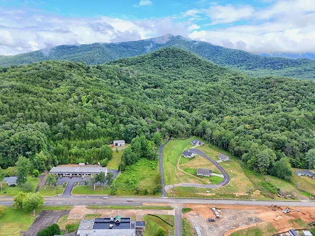 $449,900 | 35 Mctyeire Drive, Young Harris, GA 30582