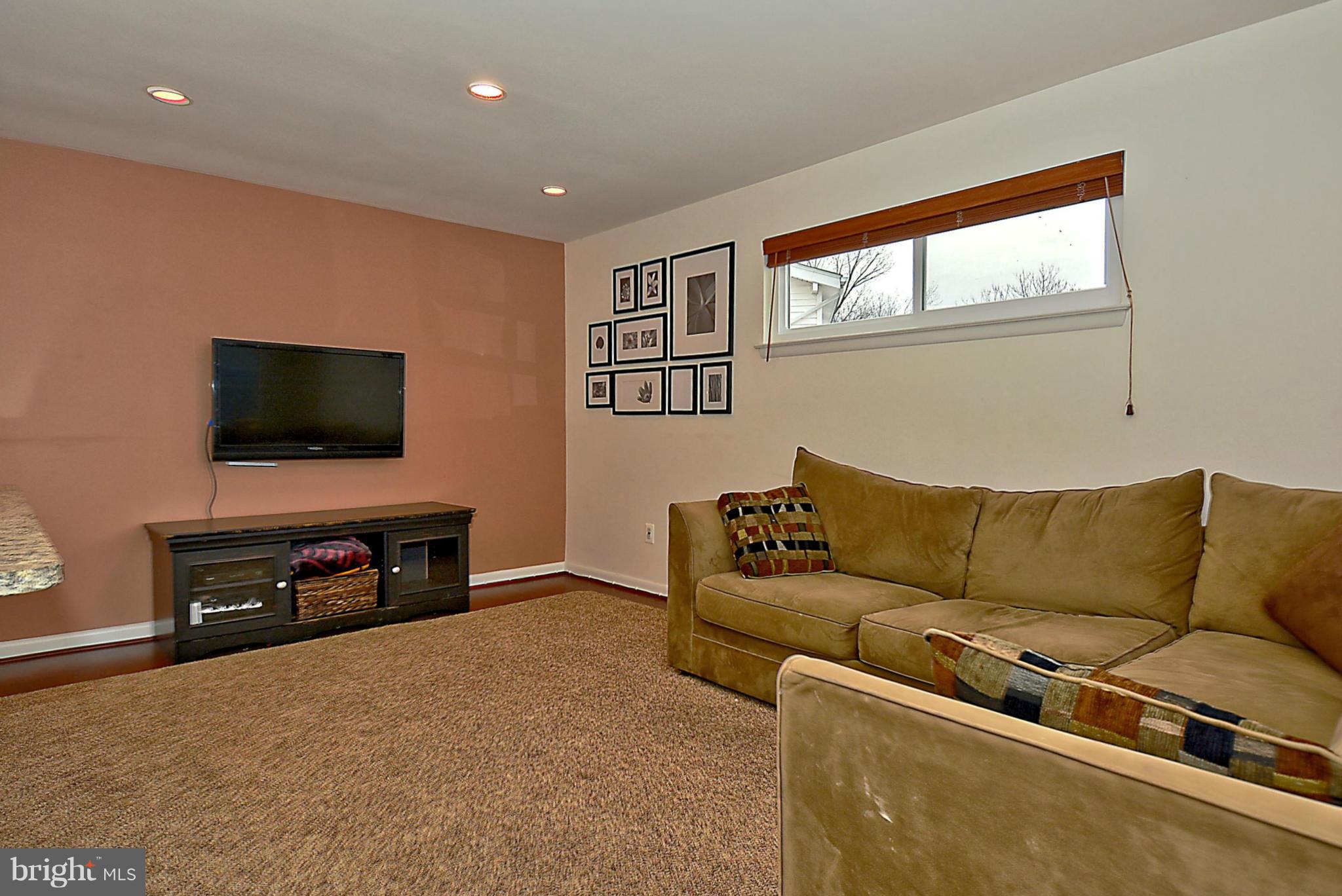 320 Sisson Street Silver Spring, MD 20902 - Photo 14 of 30 Family Room