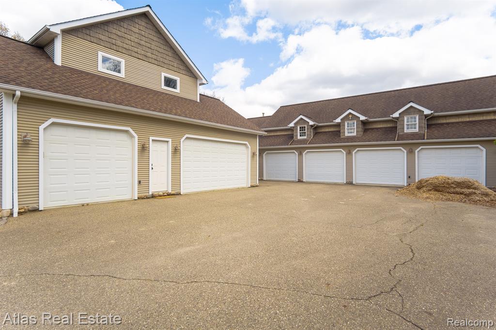 2716 Lake George Road Leonard, MI 48367 - Photo 5 of 98