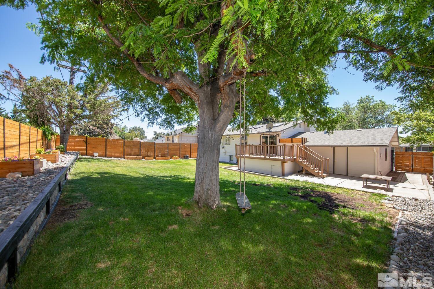 895 Grandview Avenue Reno, NV 89503 - Photo 37 of 39 a backyard of a house with lots of green space