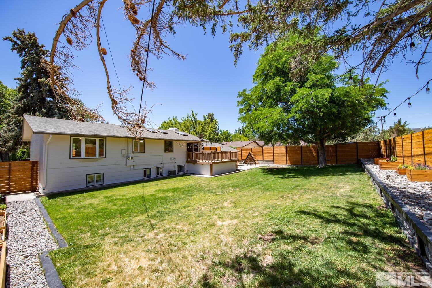 895 Grandview Avenue Reno, NV 89503 - Photo 38 of 39 a front view of a house with garden