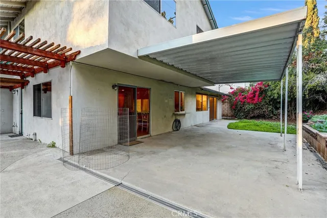 a view of a house with garage