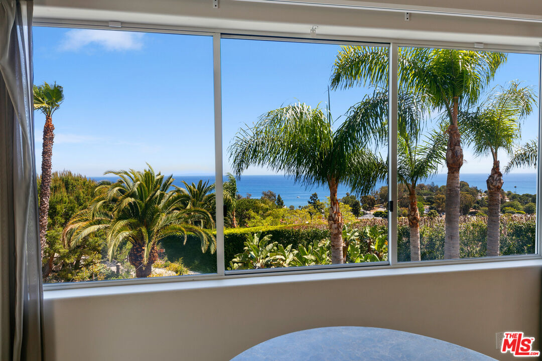 28177 Rey De Copas Lane Malibu, CA 90265 - Photo 27 of 36