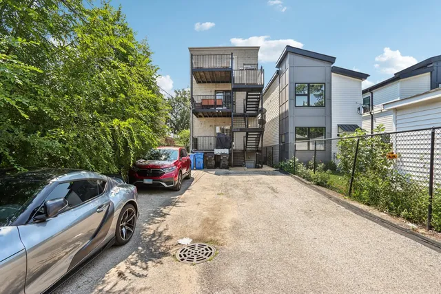 $365,000 | 2826 West Harrison Street, Unit 1, Chicago, IL 60612