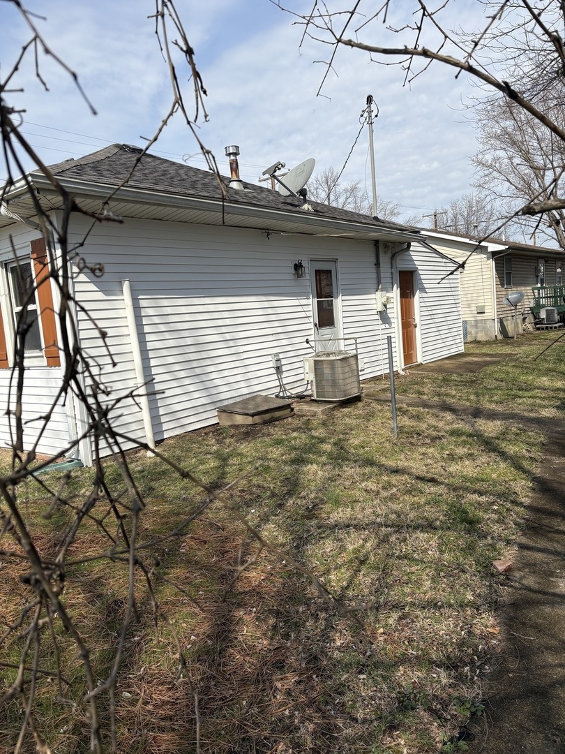 313 South Future Street Marion, IL 62959 - Photo 3 of 28