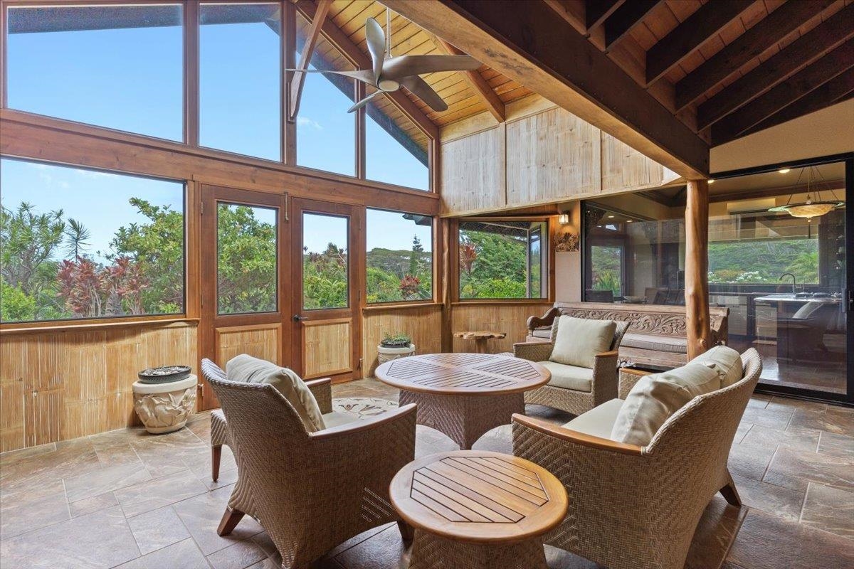 630 East Kuiaha Road Haiku, HI 96708 - Photo 10 of 29 a dining room with furniture a flat screen tv and a fountain