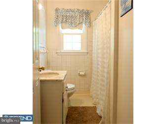 1035 Kendall Road Wilmington, DE 19805 - Photo 9 of 11 Bathroom