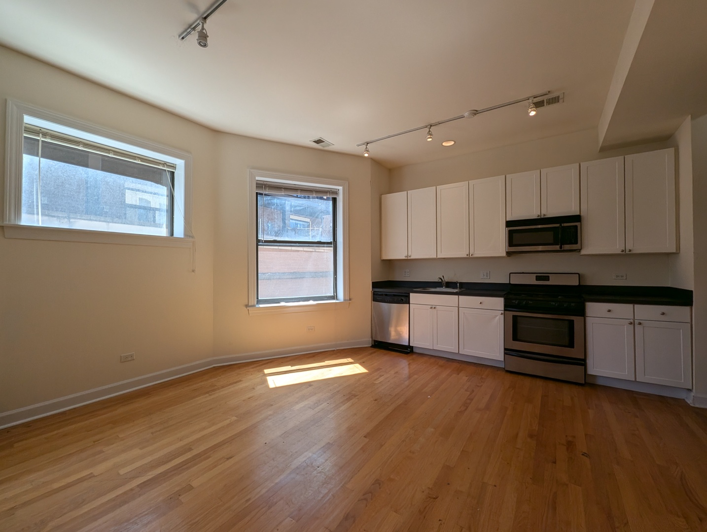 4715 North Sheridan Road, Unit 22S Chicago, IL 60640 - Photo 3 of 19