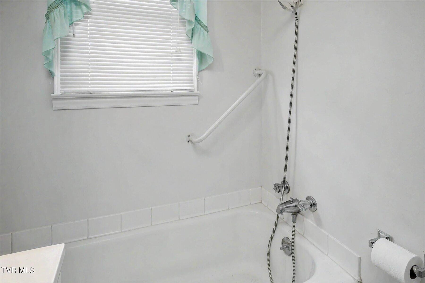 5765 Orebank Road Kingsport, TN 37664 - Photo 14 of 34 19-5765 Orebank Rd -19