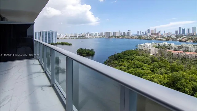 $759,000 | 16385 Biscayne Boulevard, Unit 2016, North Miami Beach, FL 33160