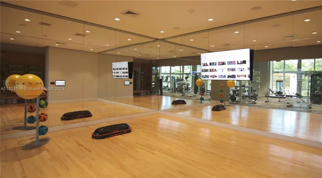 $759,000 | 16385 Biscayne Boulevard, Unit 2016, North Miami Beach, FL 33160