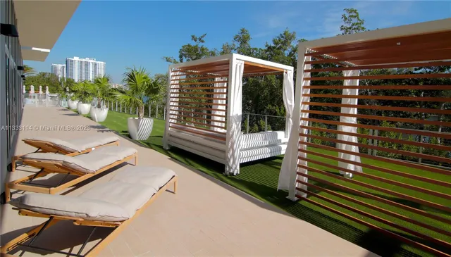 $759,000 | 16385 Biscayne Boulevard, Unit 2016, North Miami Beach, FL 33160