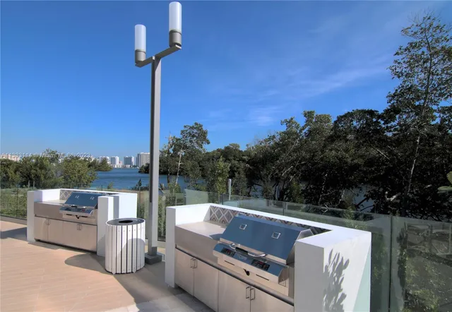 $759,000 | 16385 Biscayne Boulevard, Unit 2016, North Miami Beach, FL 33160