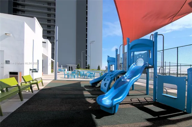 $759,000 | 16385 Biscayne Boulevard, Unit 2016, North Miami Beach, FL 33160