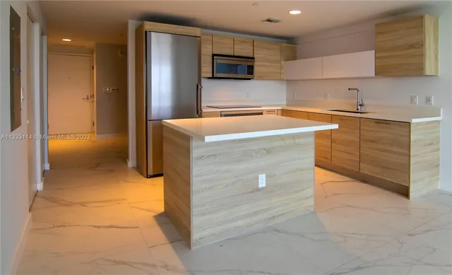 $759,000 | 16385 Biscayne Boulevard, Unit 2016, North Miami Beach, FL 33160