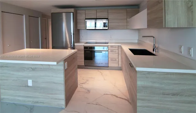 $759,000 | 16385 Biscayne Boulevard, Unit 2016, North Miami Beach, FL 33160