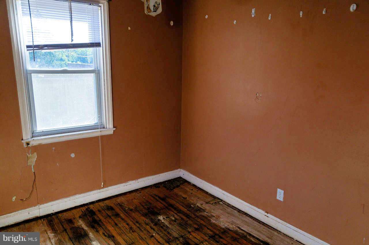 21 South Tremont Road Baltimore, MD 21229 - Photo 8 of 15 Bedroom