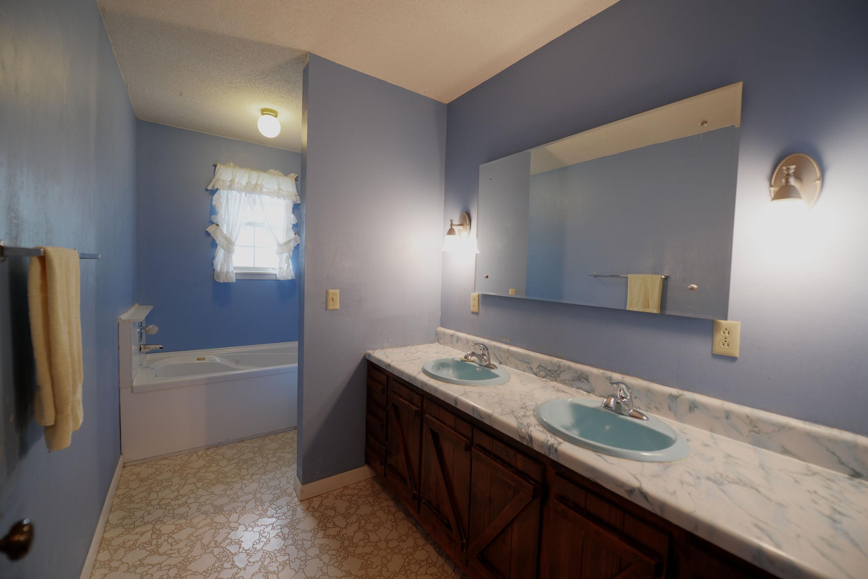 218 Old Post Road Evensville, TN 37332 - Photo 15 of 30 15-218 Old Post Main Bath