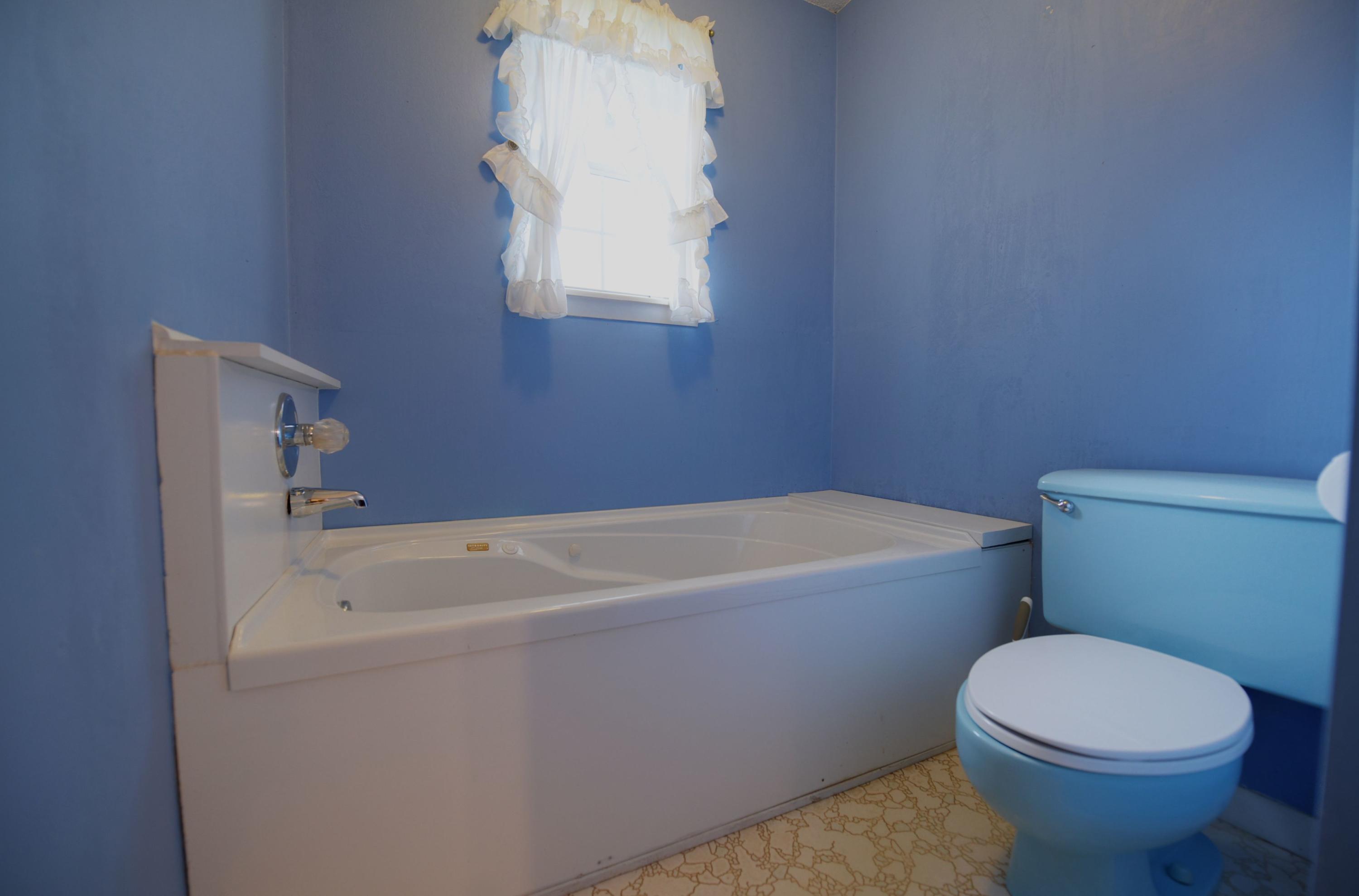218 Old Post Road Evensville, TN 37332 - Photo 16 of 30 16-218 Old Post Main Bath