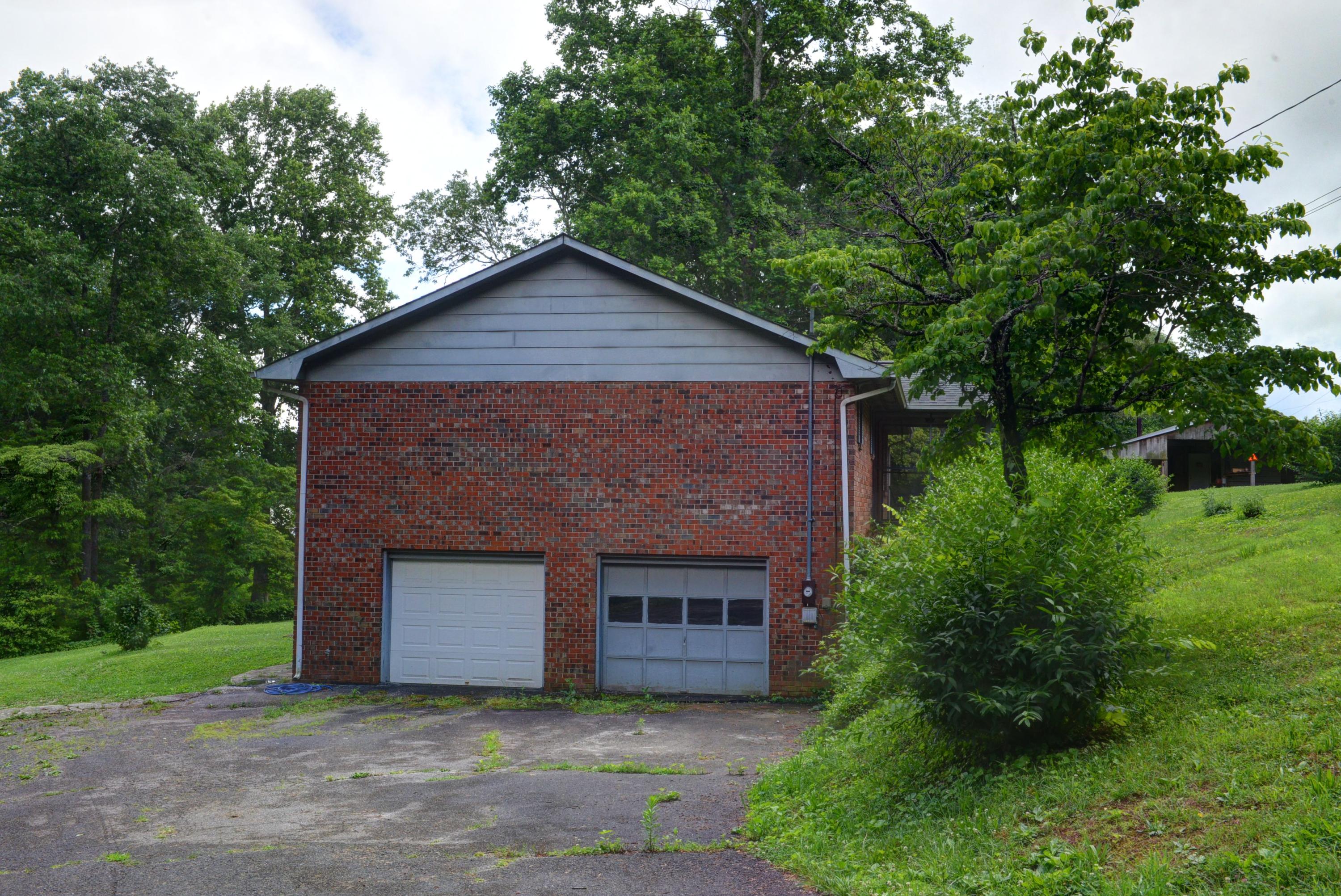 218 Old Post Road Evensville, TN 37332 - Photo 4 of 30 4-218 Old Post Garage Entrance