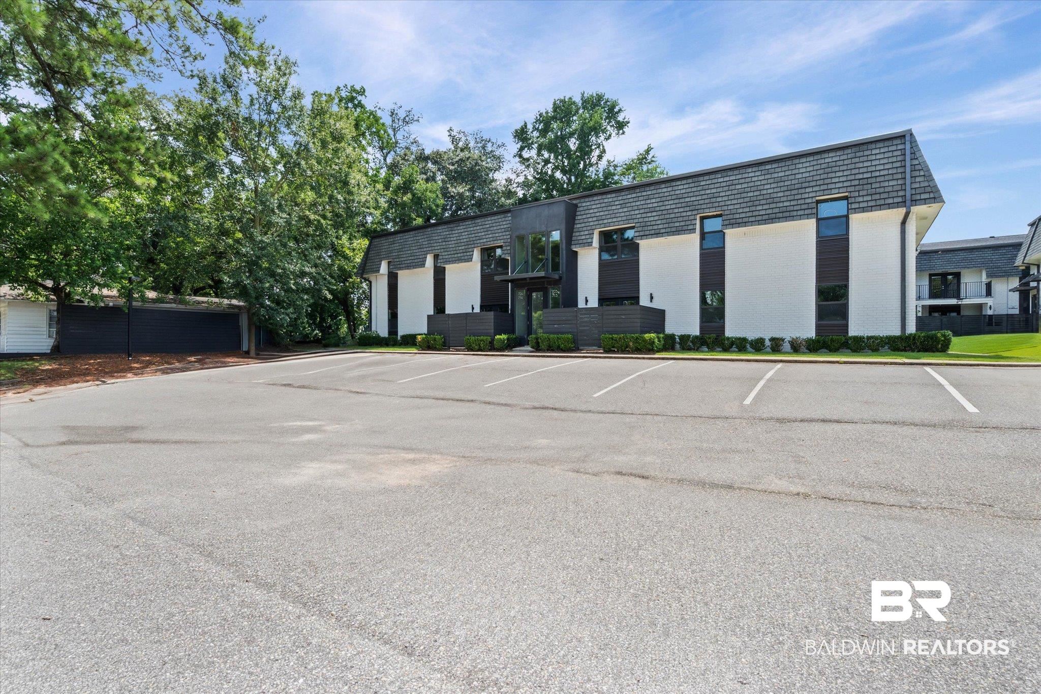 3655 Old Shell Road, Unit 712 Mobile, AL 36608 - Photo 18 of 19 View of uncovered parking lot