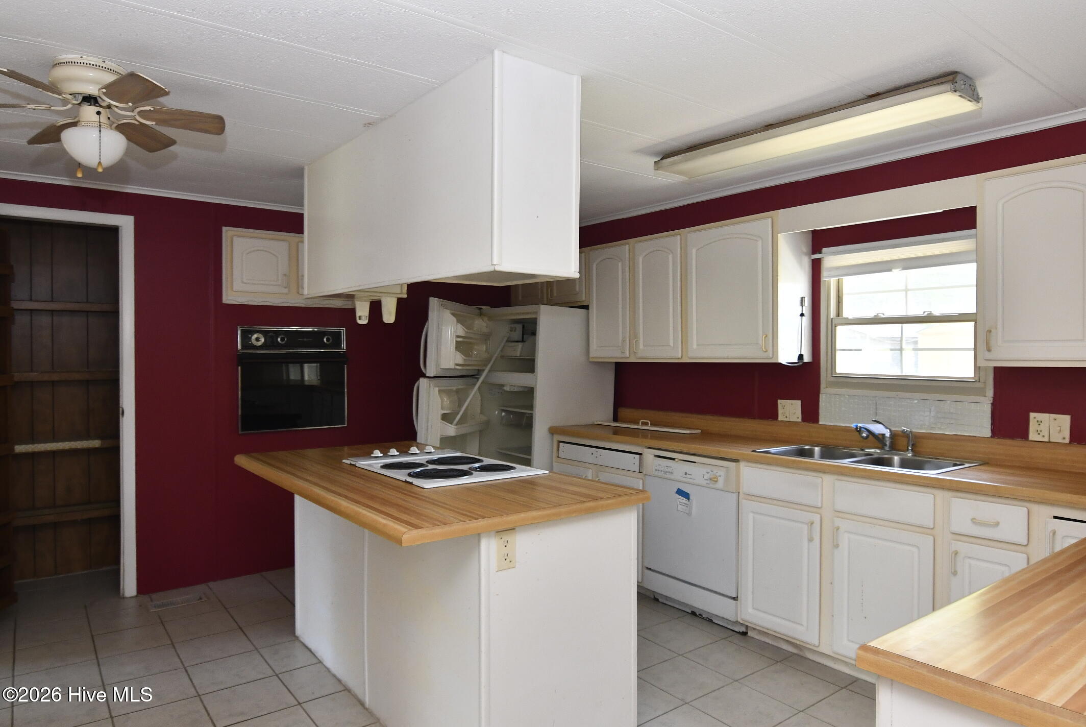 209 Queens Road Hubert, NC 28539 - Photo 5 of 27 Kitchen Ai enhanced