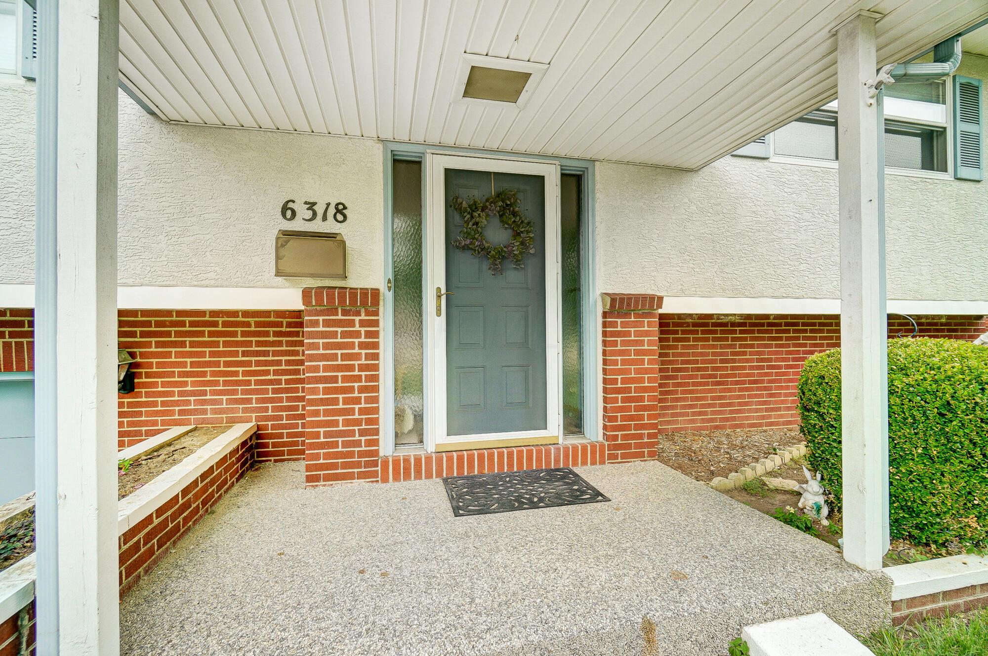 6318 Karl Road Columbus, OH 43229 - Photo 4 of 43 Front Porch