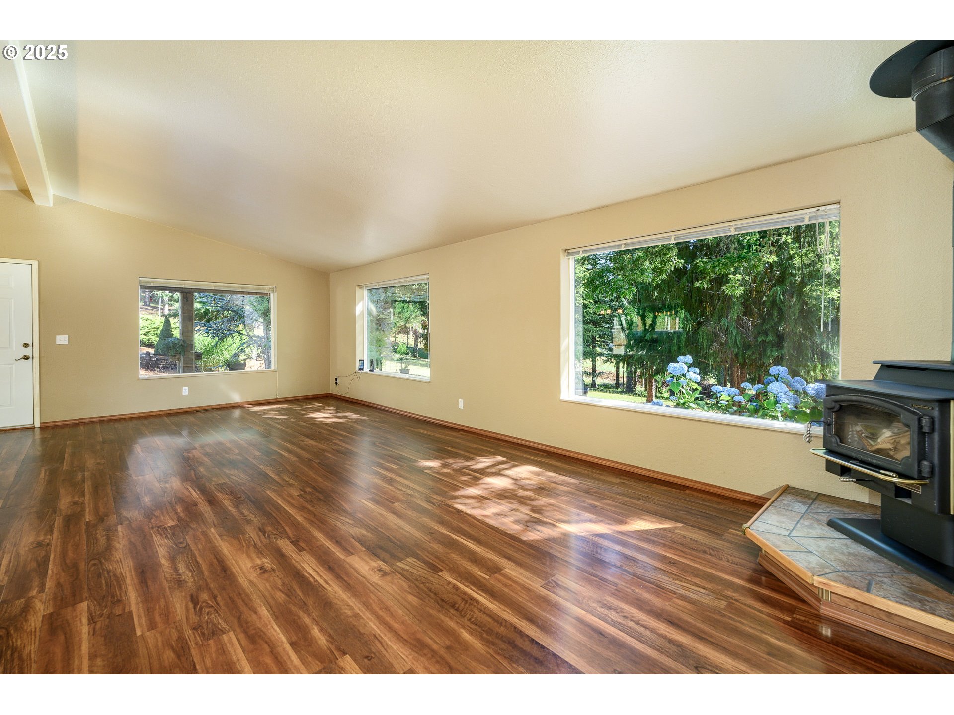 13330 Willamina Creek Road Willamina, OR 97396 - Photo 10 of 46 a view of empty room with wooden floor and fan