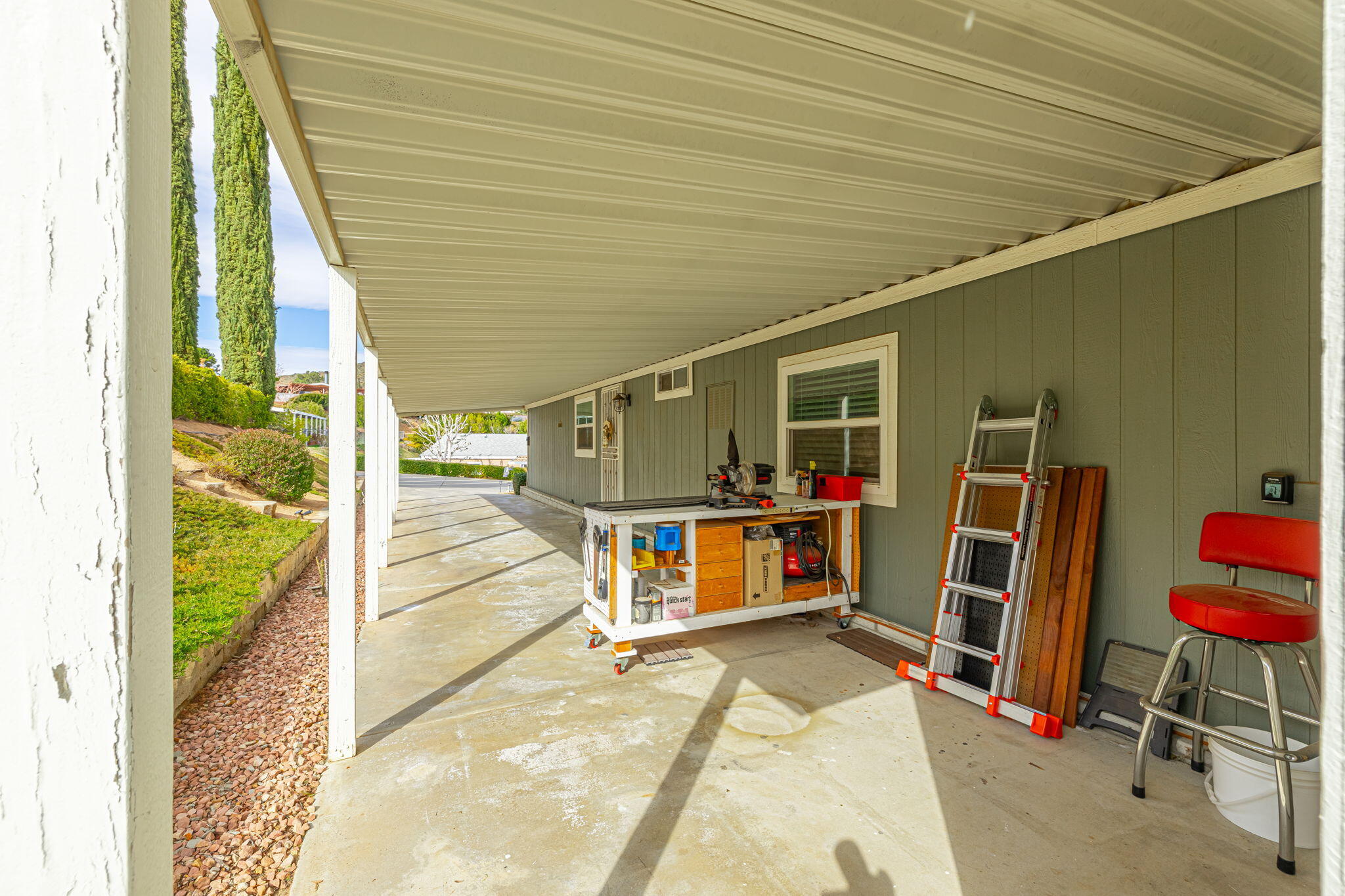 33105 Santiago Road Acton, CA 93510 - Photo 38 of 73 a view of a balcony with table and chairs