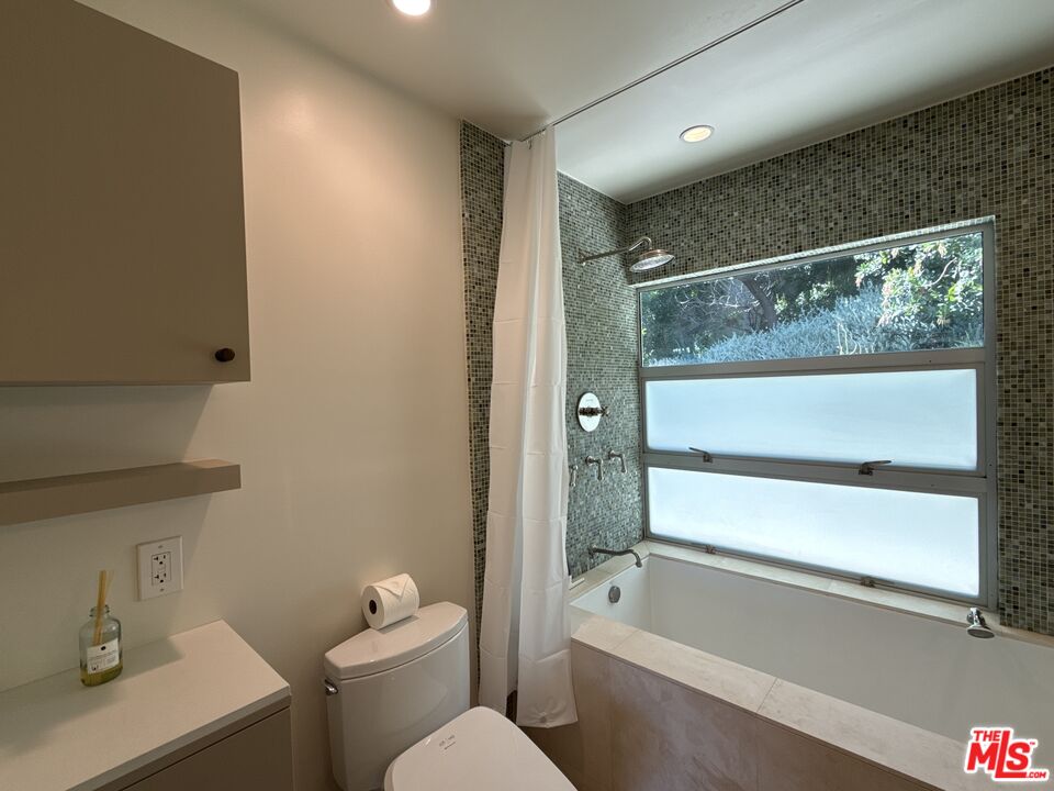 2243 Silver Ridge Avenue Los Angeles, CA 90039 - Photo 11 of 24