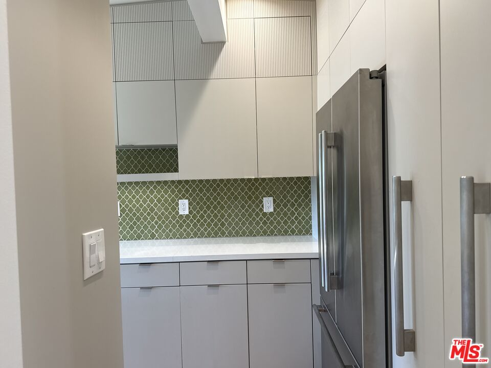 2243 Silver Ridge Avenue Los Angeles, CA 90039 - Photo 9 of 24