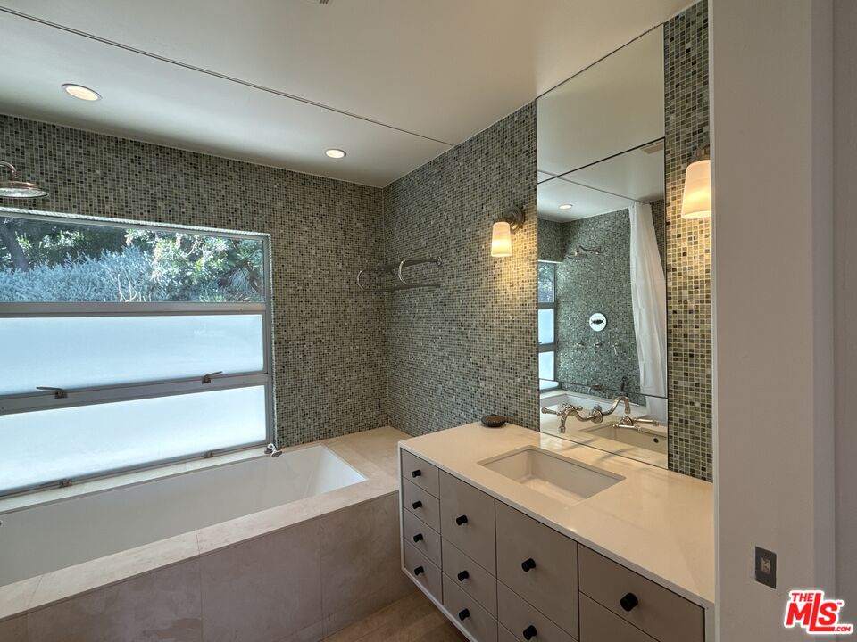 2243 Silver Ridge Avenue Los Angeles, CA 90039 - Photo 10 of 24